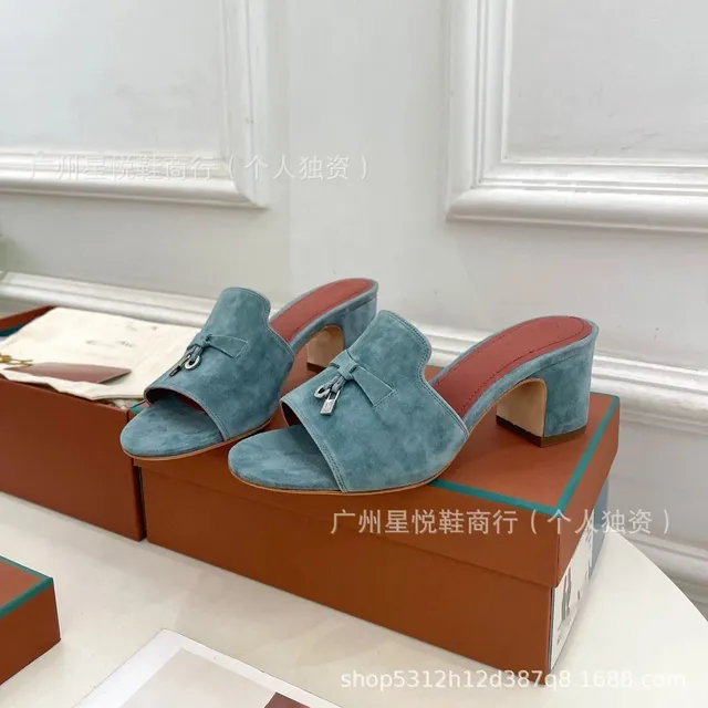 灰蓝高跟
