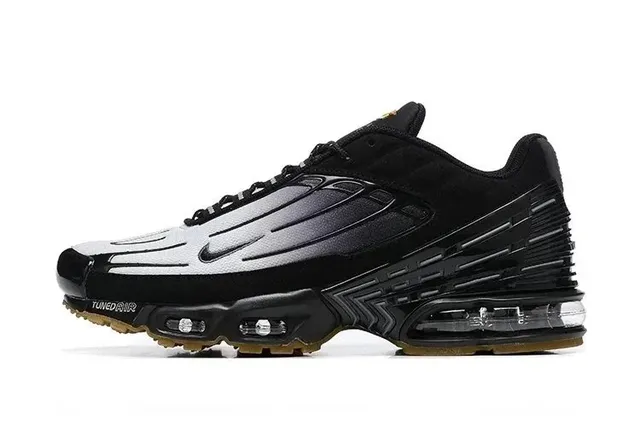 Nike Air Max Plus Black Silver Gum