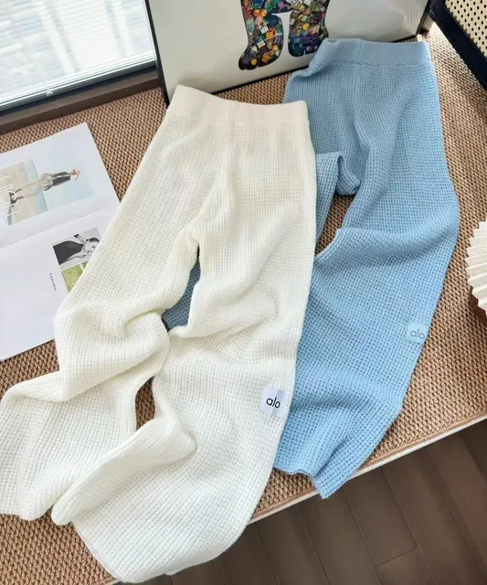 浅蓝色裤子