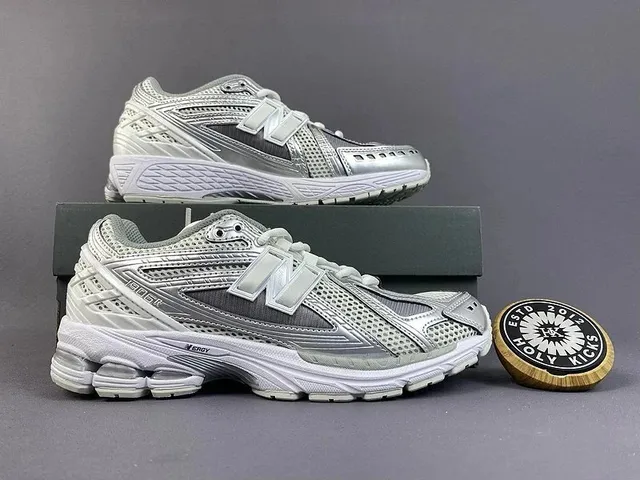 New Balance 1906R Metallic Silver
