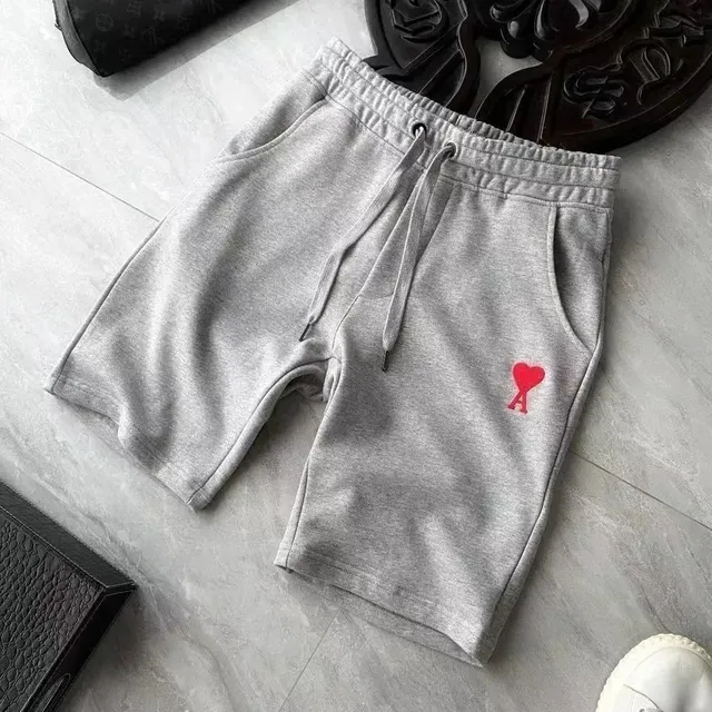 灰色短裤