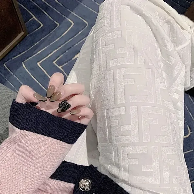 白色1