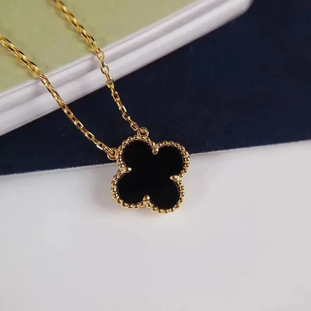 Van Cleef & Arpels Alhambra Pendant Four-Leaf Clover