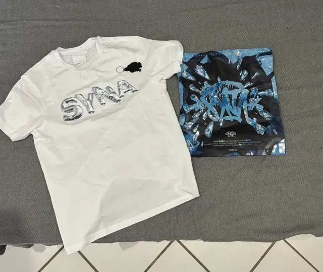 Syna World SYNA Graphic Tee Silver Foil Logo