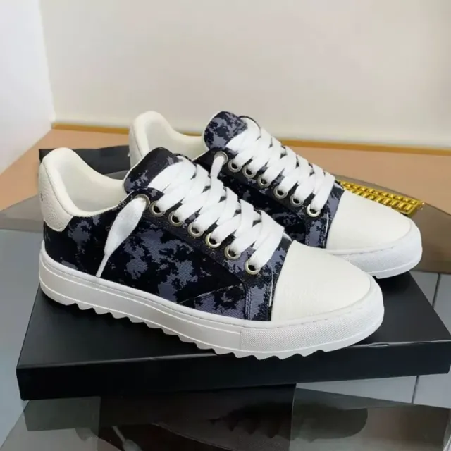 Off-White Low Top Sneaker Camouflage Print