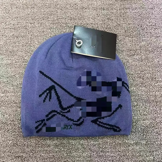 深蓝色