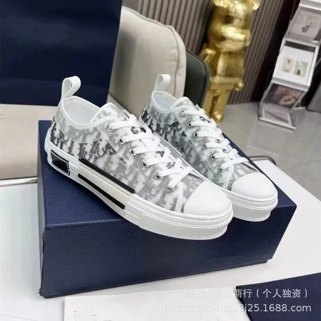 灰色低帮