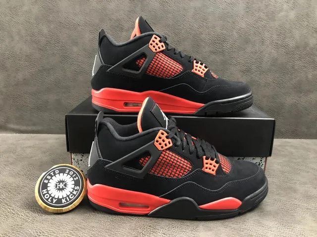 Air Jordan 4 Bred
