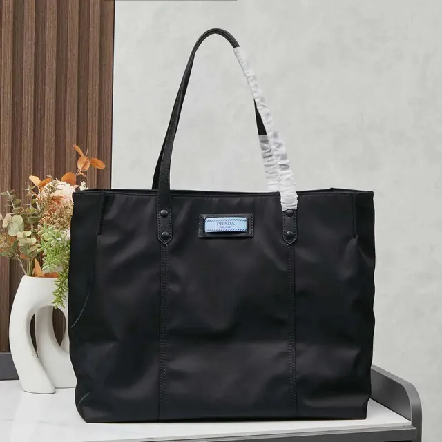 Prada Re-Edition 2005 Tote Nylon with Logo Patch