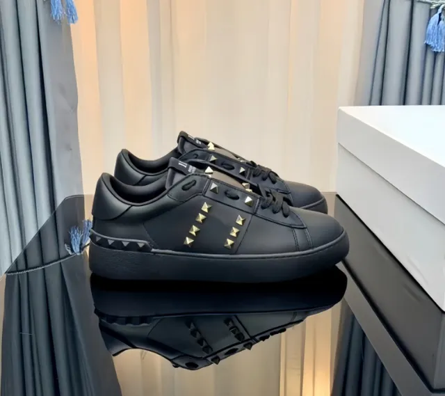 Valentino Rockstud Low Gold Studs