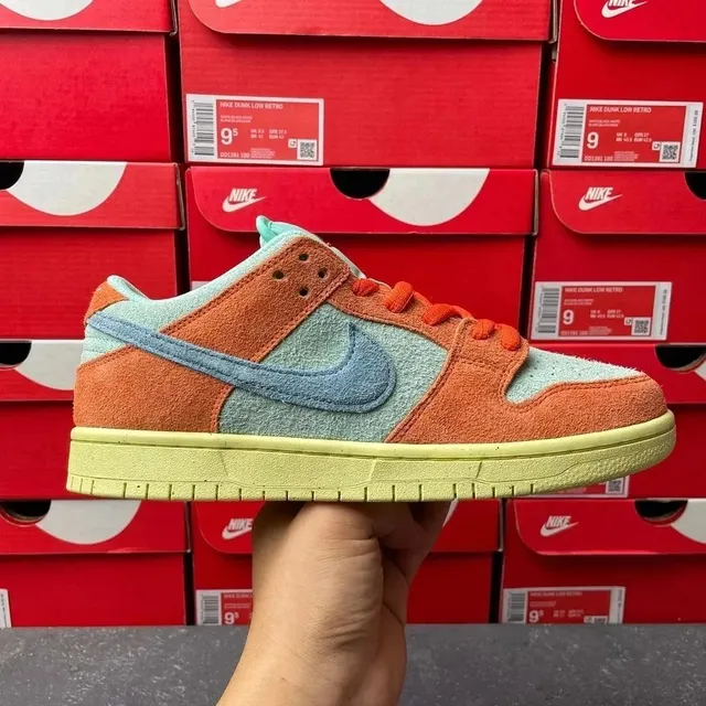 Nike Dunk Low Retro
