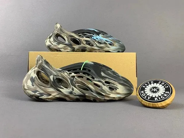 Yeezy Foam Runner Desert Camo