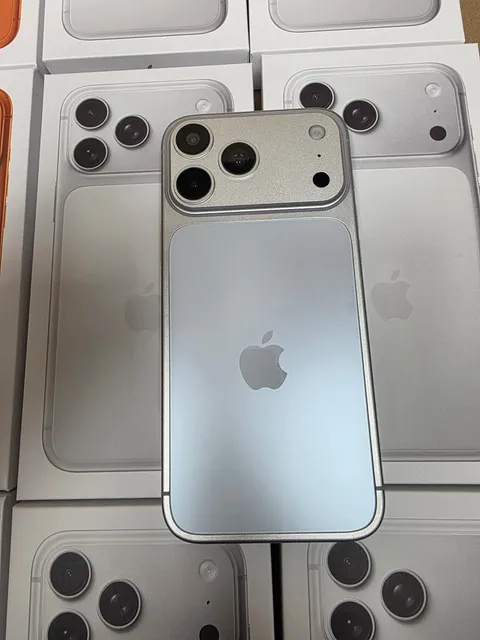 Apple iPhone 15 Pro Titanium Silver