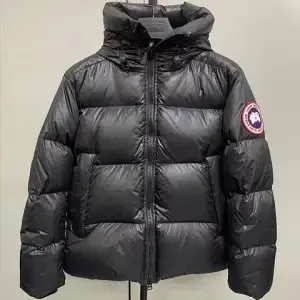 Canada Goose Puffer Jacket Classic Fit