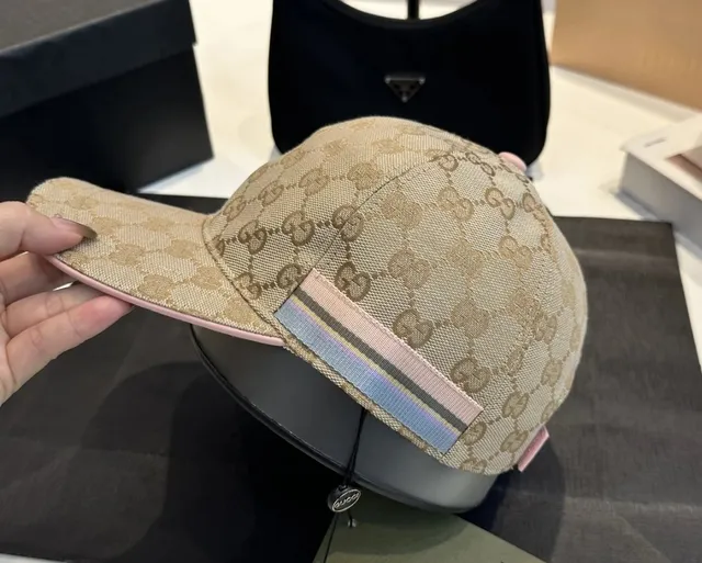 Gucci Baseball Cap GG Supreme with Stripe