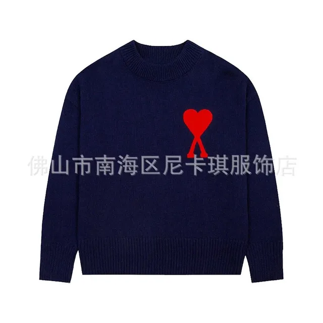 藏青刺绣心