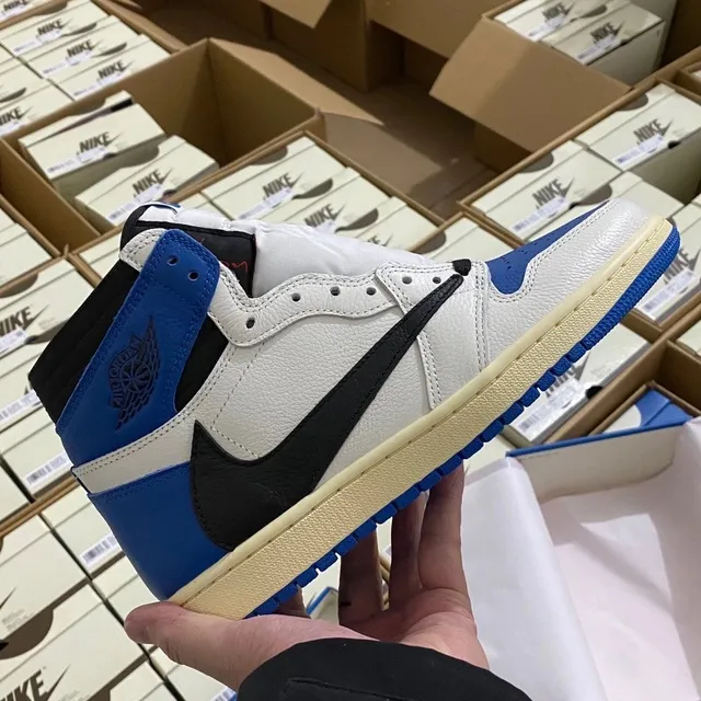 AJ1闪电倒钩高帮