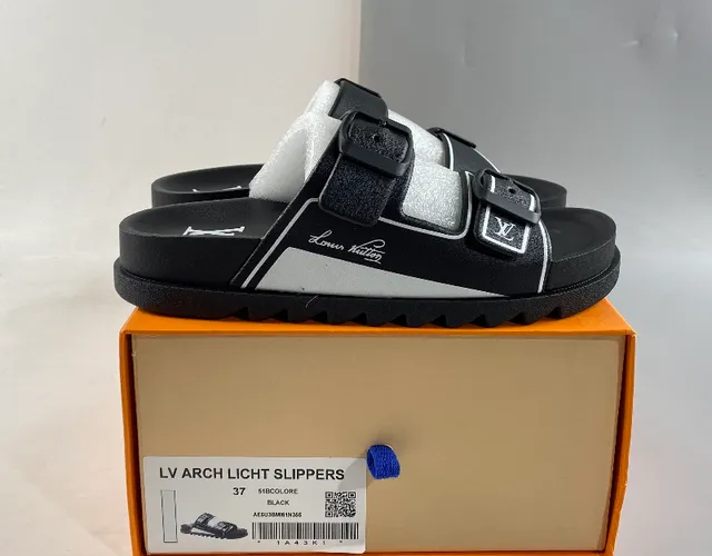 Louis Vuitton Arch Licht Slippers Black/White