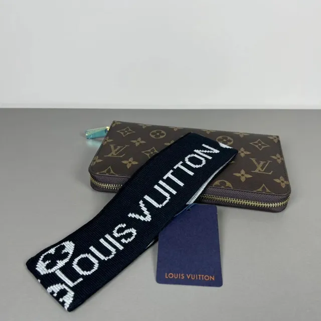 Louis Vuitton Zippy Wallet Monogram Canvas Brown