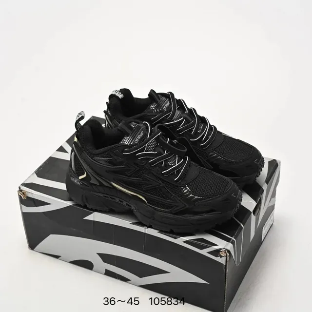 Off-White Runner Black