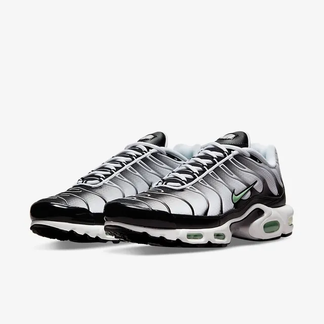 Nike Air Max Plus Triple Black Volt