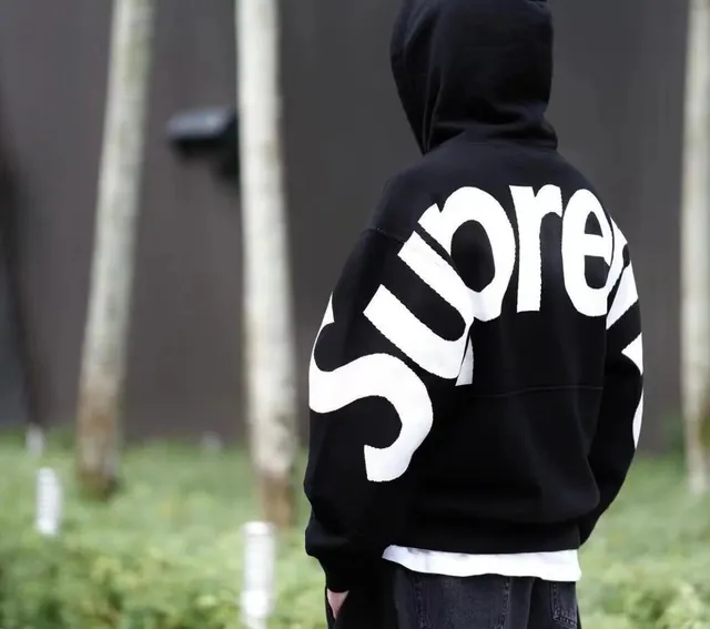 Black (knitted stitching)