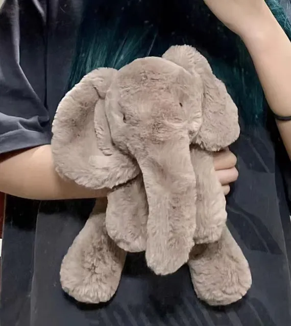 Medium sized Smaug lying elephant