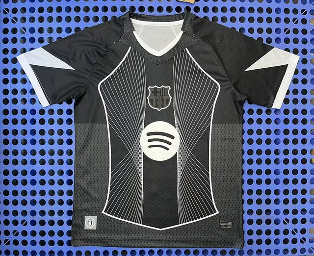 25-26 Barcelona Concept Black and White