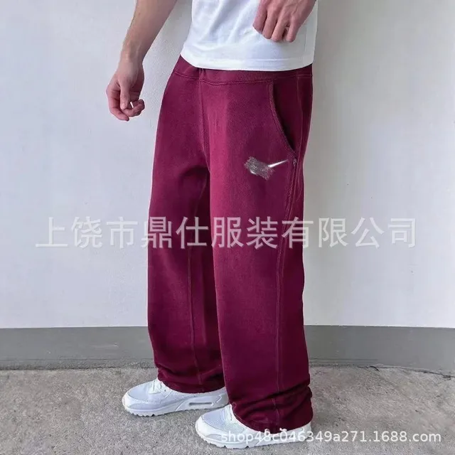 酒红色