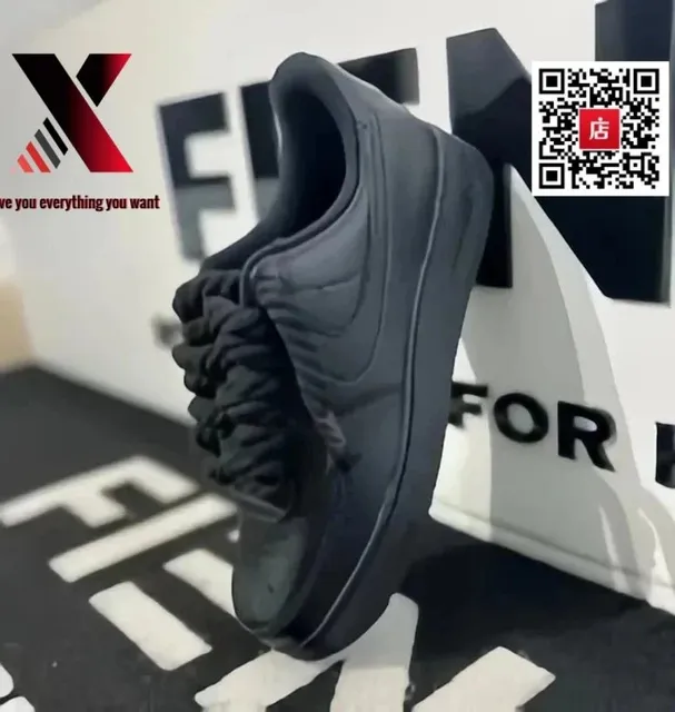 Nike Sneaker Ruched Upper