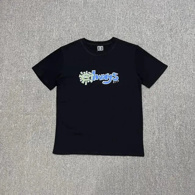 Off-White Graphic Tee
