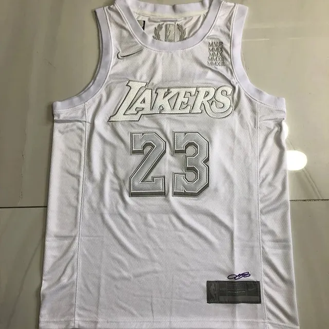 White 23-1