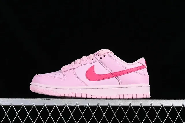 Nike Dunk Low Barbie