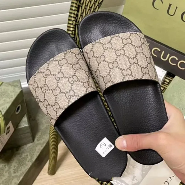 Gucci Slide Sandal GG Supreme