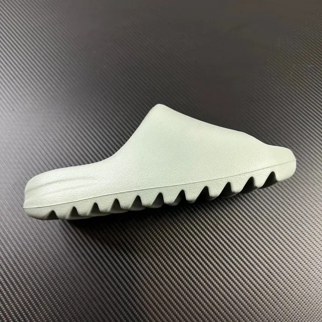 Yeezy Slide Cloud