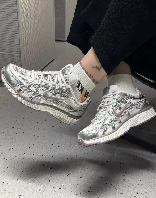 Nike Air Max Plus Metallic Silver