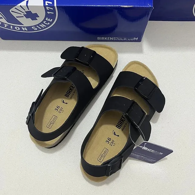 黑色双扣凉鞋