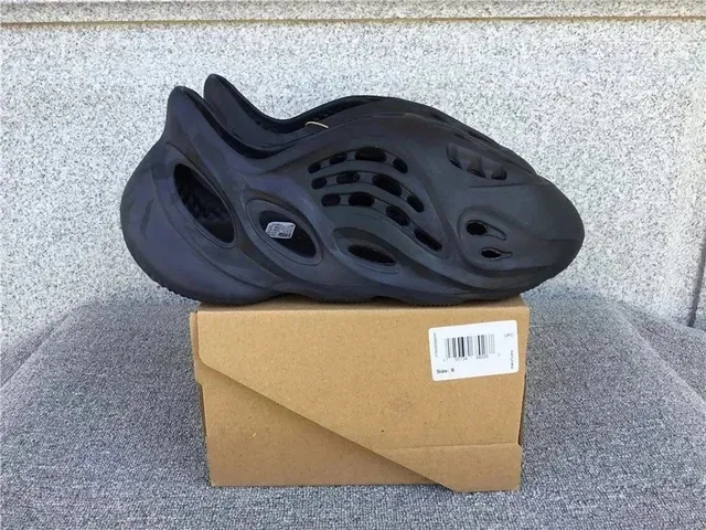 Yeezy Foam Runner Onyx