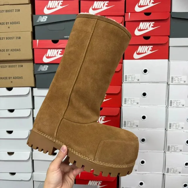 Nike Platform Boot Suede