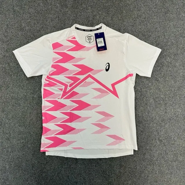 Asics Running Tee Geometric Arrow Print