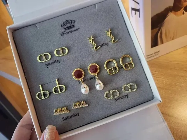 Dior Earring Set Seven-Piece Weekly Collection