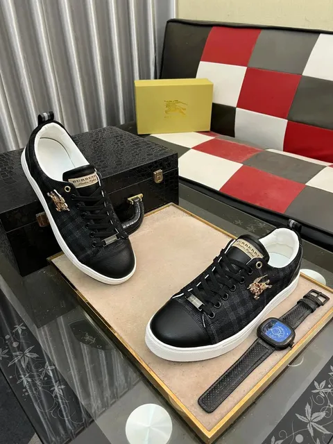 Burberry Low-Top Sneaker Equestrian Knight Logo