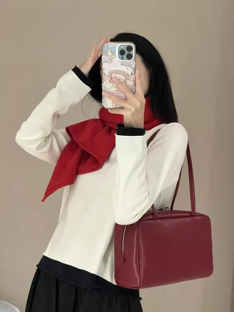 酒红色
