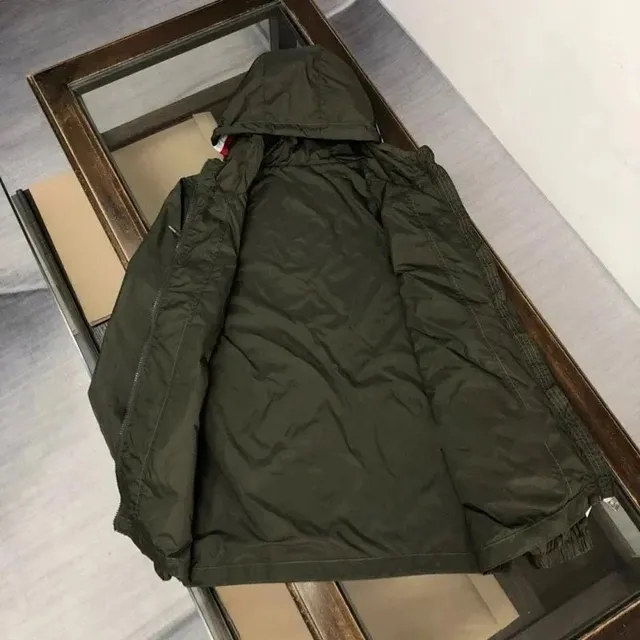 军绿色