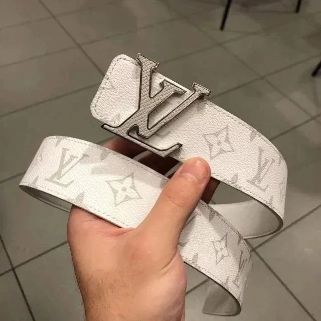白色