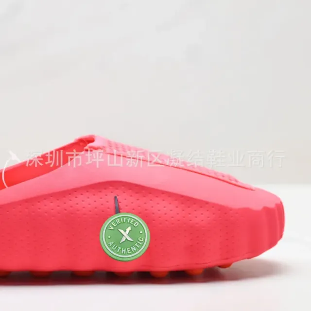 Yeezy Foam Runner Coral