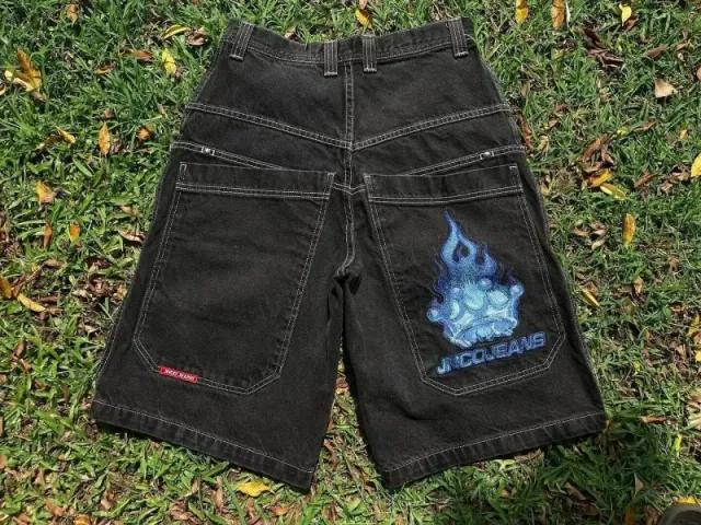 D16 black gray