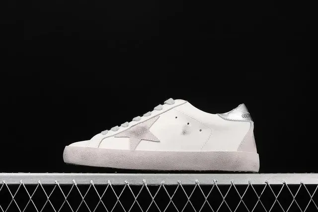 Golden Goose Superstar Distressed White