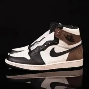 AJ1黑摩卡 555088-105