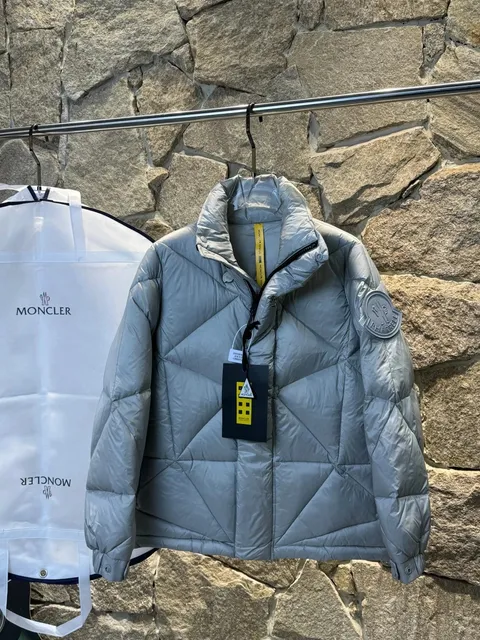 Moncler Quilted Puffer Jacket Diamond Quilted
